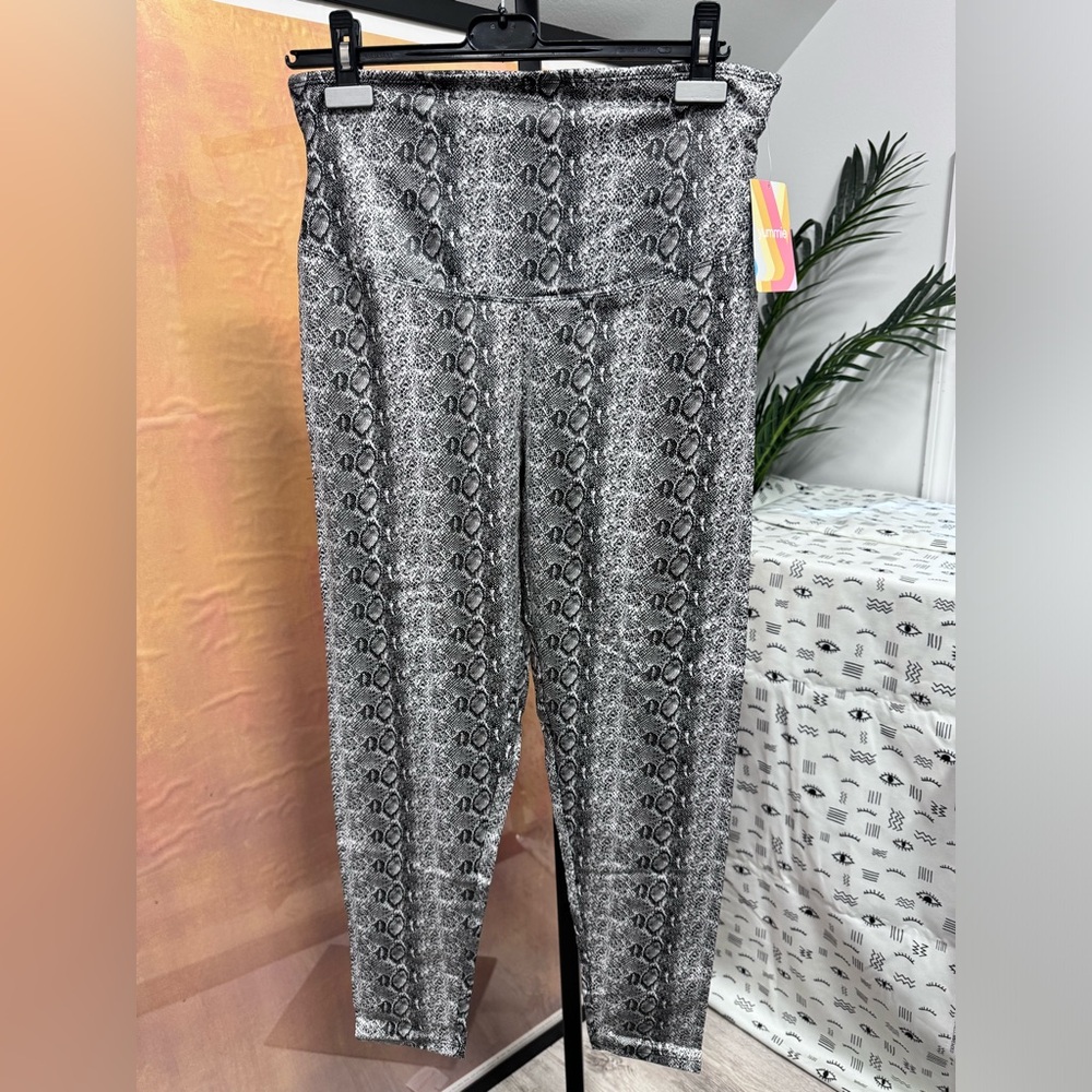 YUMMIE Snake Print Faux Leather Shaping Legging with Side Zip Legging BNWT